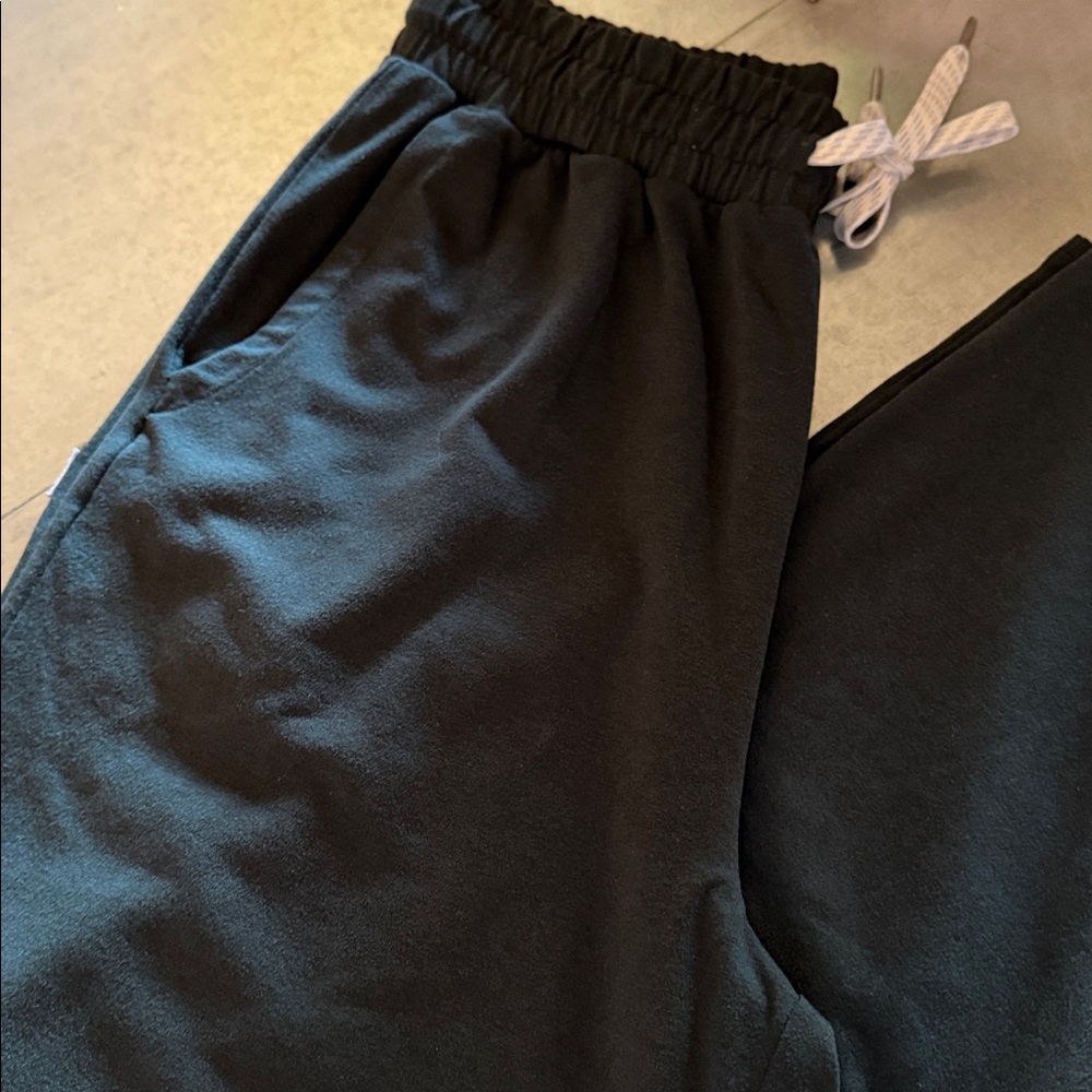 Vuori Halo Essential Wideleg Pant, S, regular length, dark green - Picture 4 of 6
